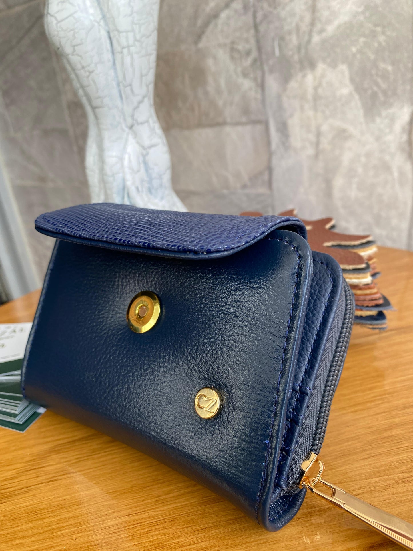 Billetera Chic III Azul Oscuro-textura